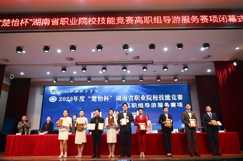 1678259842929000957.jpg 44d826790eb7d380e63d2f5ca71a760.jpg